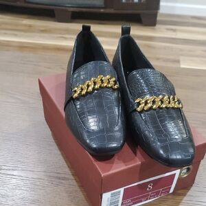 Elegant Black Loafers with Gold Chain Accent